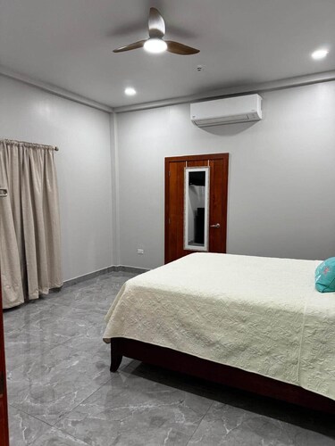 MeMe’s Place – Macaw