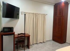 1 chambre, coffres-forts dans les chambres, fer et planche à repasser