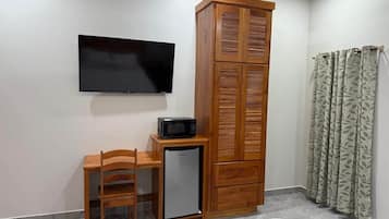 1 bedroom, in-room safe, desk, iron/ironing board