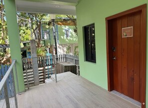 Property grounds - MeMe’s Place – Toucan (Placencia)