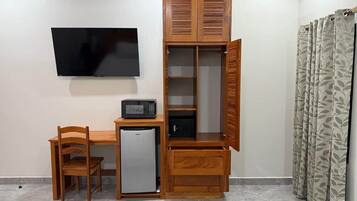 In-room safe, desk, iron/ironing board, travel cot