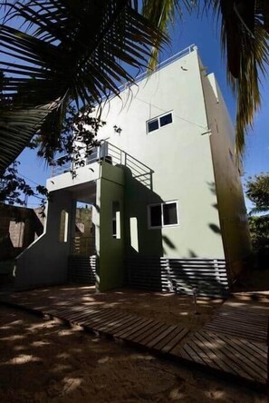 Property grounds - MeMe’s Place Villas (Placencia)