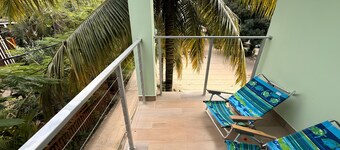 MeMe’s Place – Hummingbird