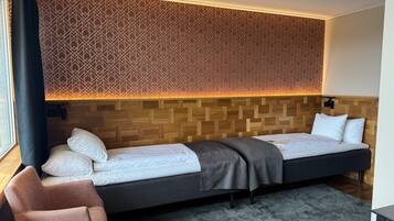 Superior-Zweibettzimmer, Nichtraucher, Balkon | Zimmersafe, Schreibtisch, Verdunkelungsvorhänge, schallisolierte Zimmer