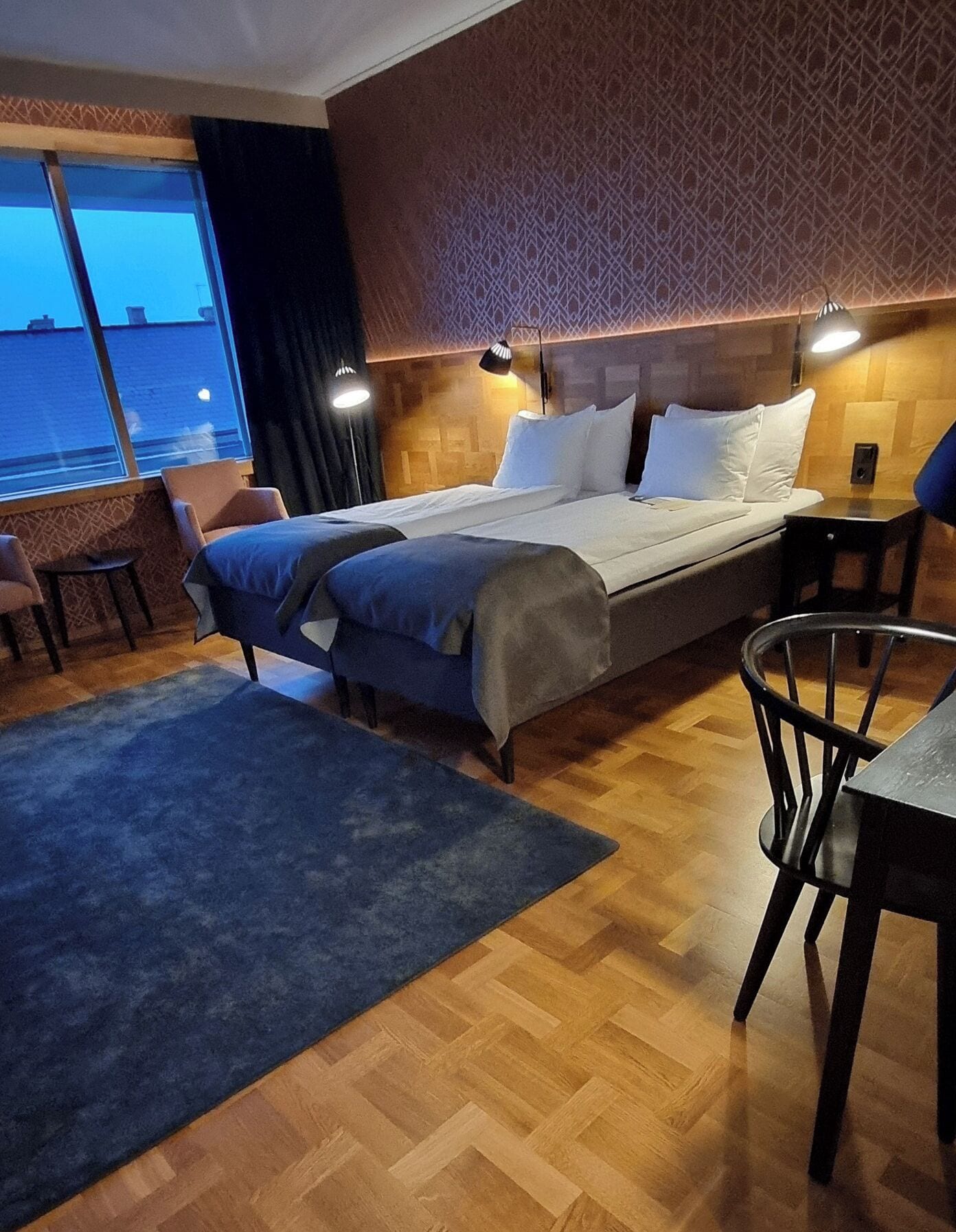 Caja de seguridad en la habitación, escritorio y cortinas blackout 