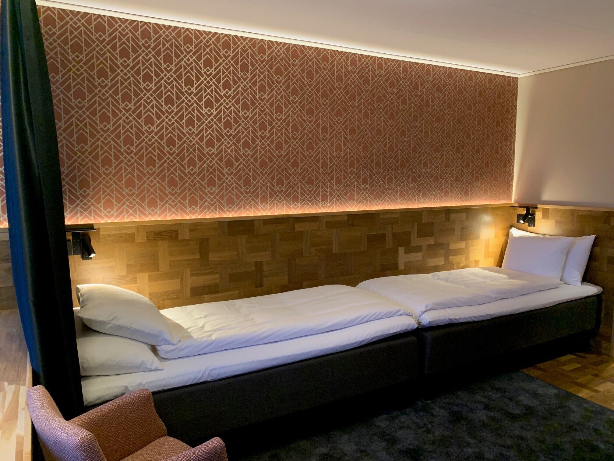 Caja de seguridad en la habitación, escritorio y cortinas blackout 