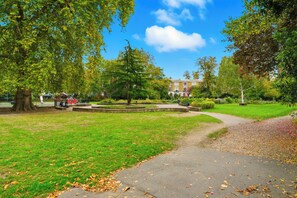 Property grounds - Comfortable 2 Bedroom Flat-Easy Access to Central (London)