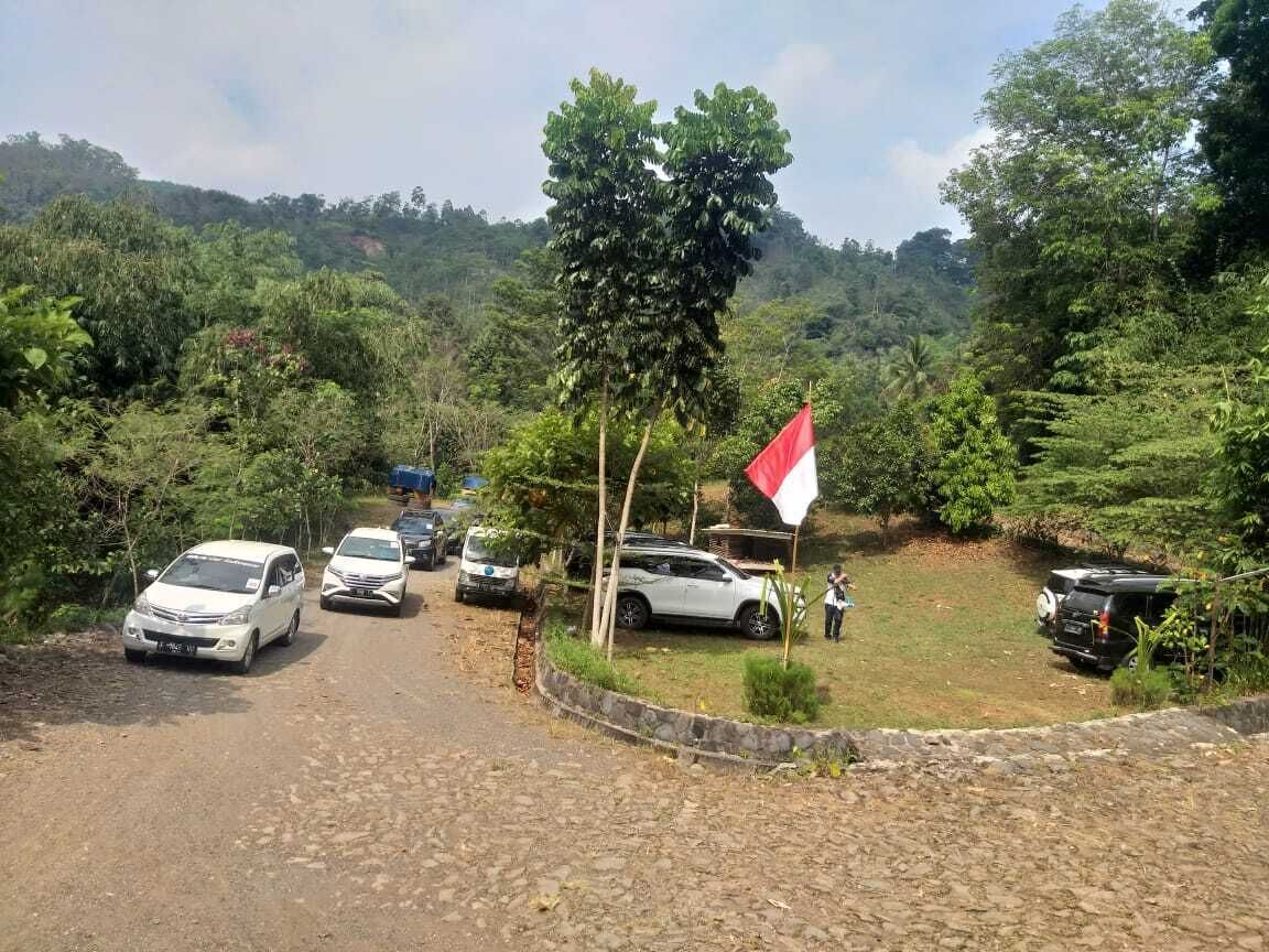 مواقف سيارات مجانية