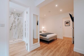 6 Schlafzimmer, Bügeleisen/Bügelbrett, WLAN, Bettwäsche