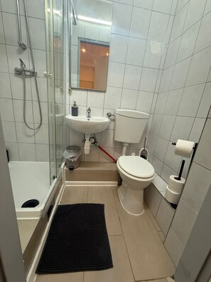 Basic-Apartment | Badezimmer