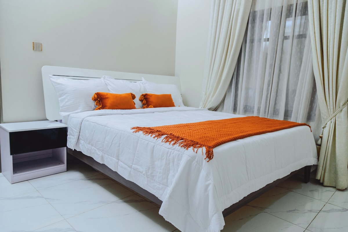 Ropa de cama de alta calidad, wifi gratis y decoración personalizada 