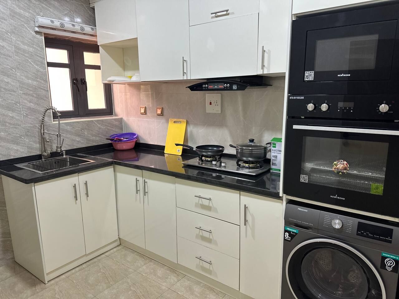 Luxury-Apartment, 1 Schlafzimmer, Balkon, Stadtblick | Eigene Küche | Kühlschrank, Mikrowelle, Ofen, Kochgeschirr/Geschirr/Besteck