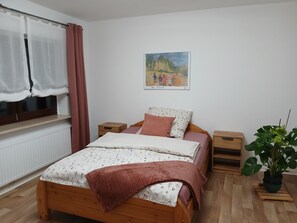 2 quartos, ferros/tábuas de passar roupa, Wi-Fi, roupa de cama