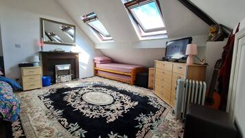 Shared Dormitory, 1 Bedroom, Garden View | 1 bilik tidur