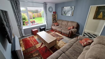 Shared Dormitory, 1 Bedroom, Garden View | Living room