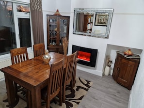 Dortoir partagé, 1 chambre, vue sur le jardin | Salle à manger