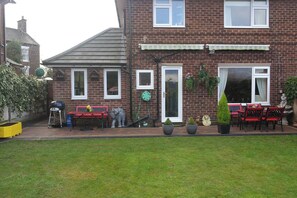 ห้องพักรวม, 1 ห้องนอน, วิวสวน | รับประทานอาหารกลางแจ้ง