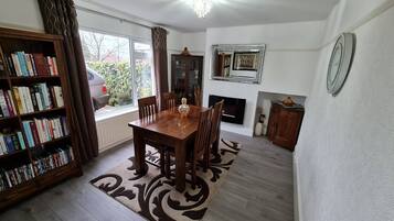 Shared Dormitory, 1 Bedroom, Garden View | Dining