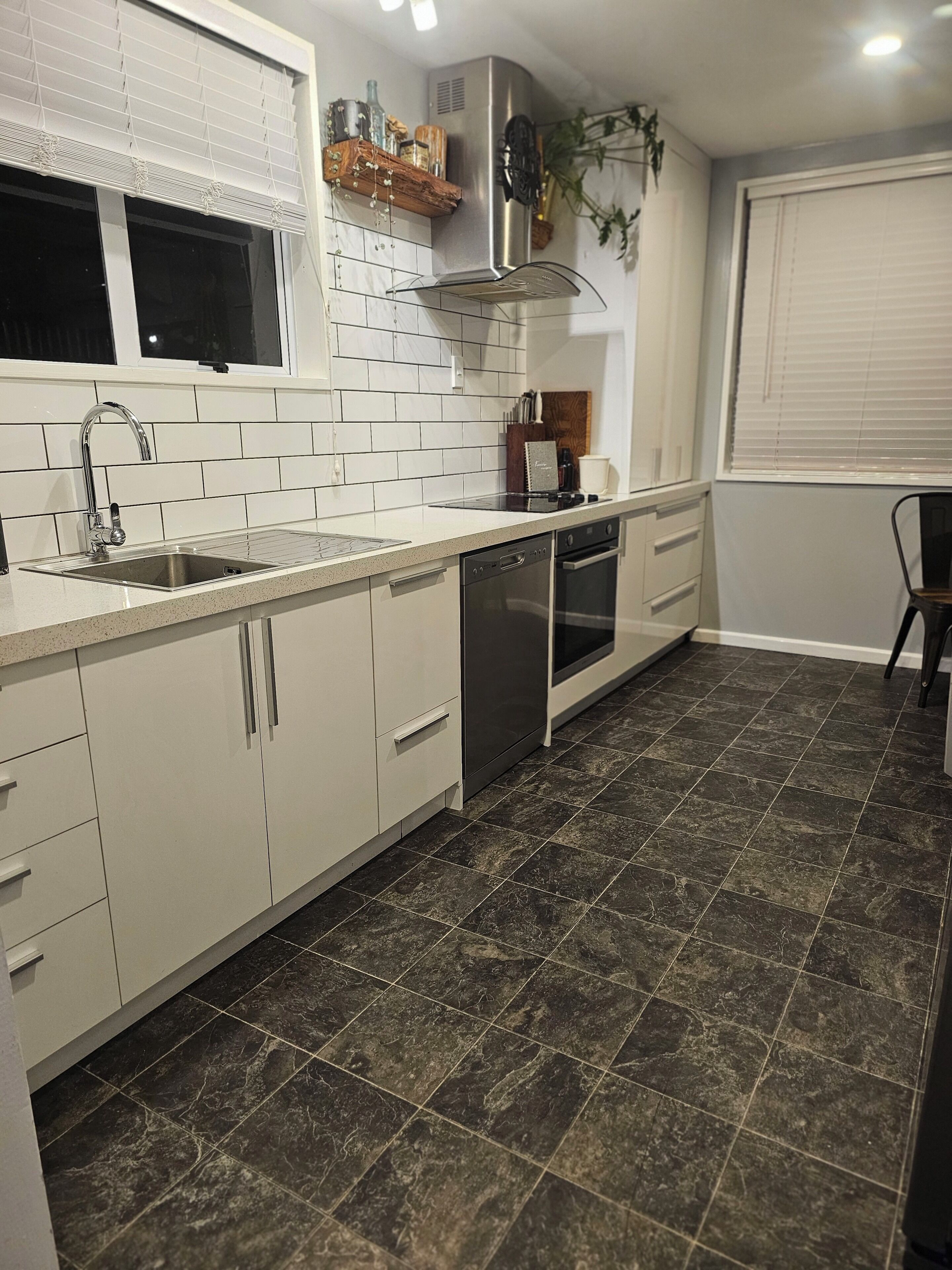 Micro-ondes, four, plaque de cuisson, lave-vaisselle