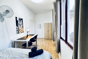 Bed sheets - Beautiful Room + Garden | Easy Reach to Belvedere (Vienna)