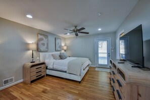 2 bedrooms, desk, iron/ironing board, WiFi