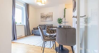 9-Min to City Center, Comfy 1BR+1LR w/ Balcony