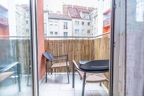 Interior - 9-Min to City Center, Comfy 1BR+1LR w/ Balcony (Vienna)