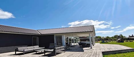 House | Terrace/patio