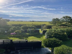 المنطقة المحيطة بالمنشأة