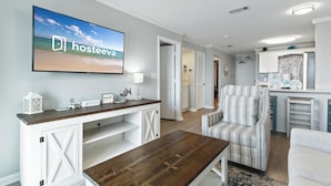 Signature-Apartment, 2 Schlafzimmer, Küche, Strandblick | Wohnzimmer