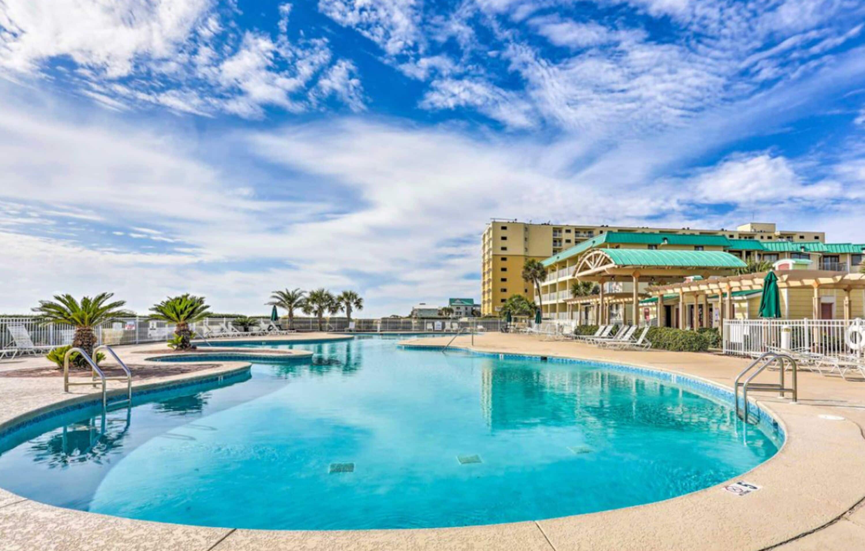 Indoor pool, 2 outdoor pools