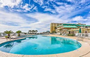 室內游泳池和2 座室外游泳池