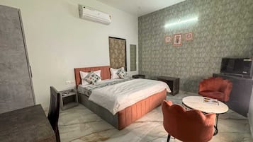 3BHK Entire Villa With Swimming Pool | Free WiFi