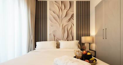 Premium 1BR Oasis - City Views & Pool