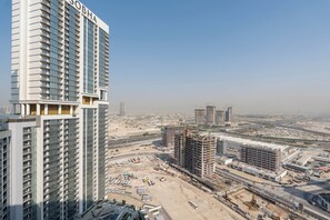 Exterior - Premium 1BR Oasis - City Views & Pool (Dubai)