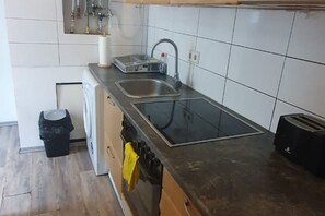 Refrigerador, microondas, horno, placa de cocina