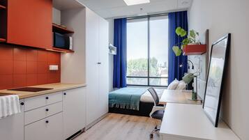 Kahden hengen huone | Työpöytä, kannettavalle tietokoneelle sopiva työtila, ilmainen Wi-Fi