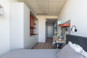 Habitación doble | Escritorio, espacio para trabajar con laptop y wifi gratis 