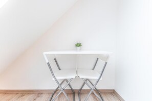 Dining - Beautiful Room near Hauptbahnhof | Air conditioned (Vienna)