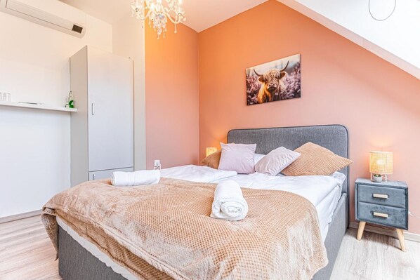 1 bedroom, WiFi, bed sheets