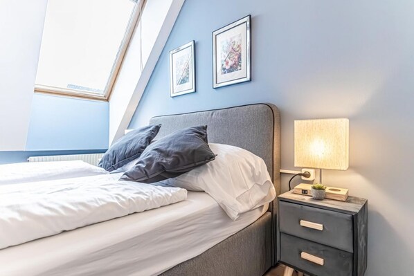 WiFi, bed sheets