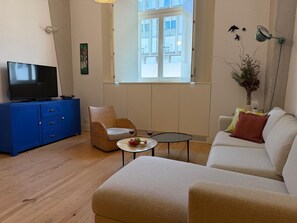 House, Accessible | 2 bedrooms, desk, Internet - Stylish Apartment Near Timeout Market (Lisbon)