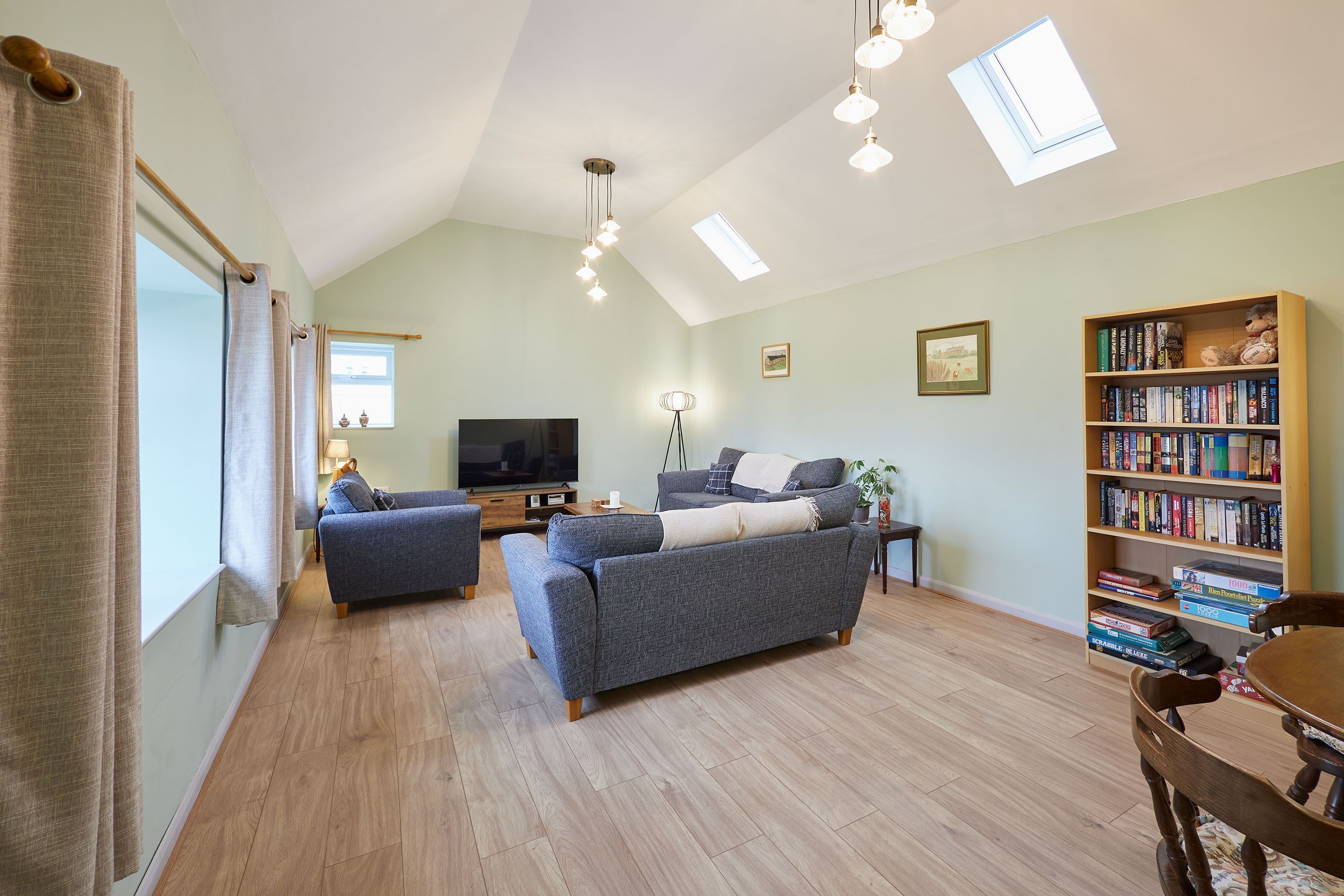 Studio | 3 phòng ngủ, bàn 