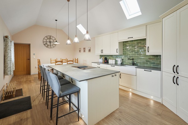 House | 3 bedrooms, desk