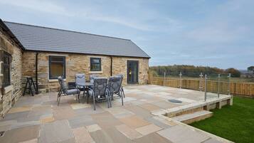 Studio | 3 phòng ngủ, bàn