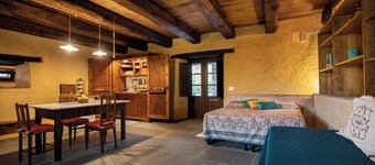 Cozy stone cottage with outdoor hot tub