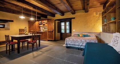 Cozy stone cottage with outdoor hot tub