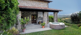 Cozy stone cottage with outdoor hot tub
