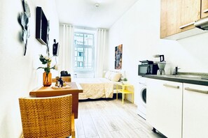 1 bedroom, bed sheets
