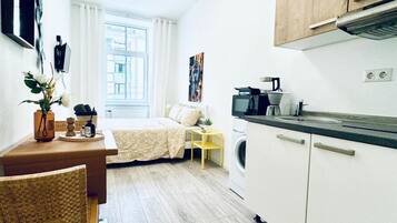 1 bedroom, bed sheets